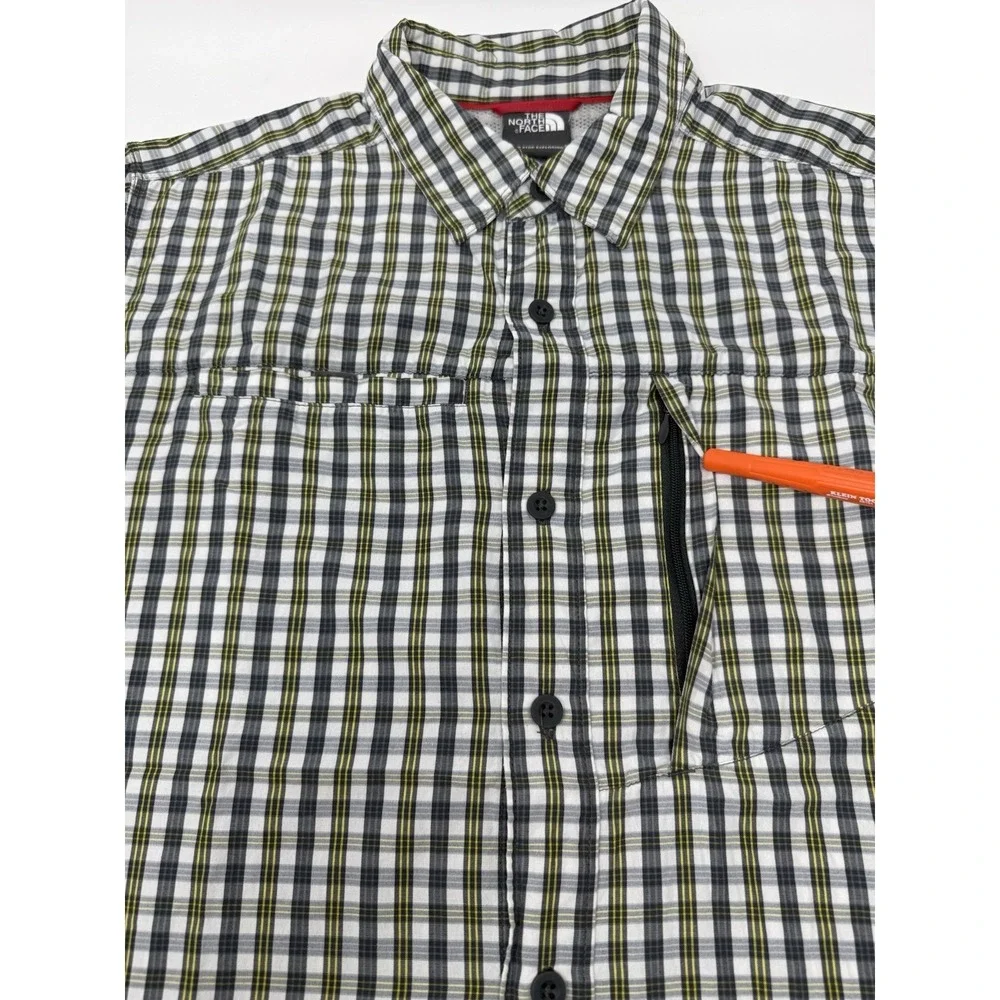 Men's North Face Plaid Button Up‎ Outdoor Short Sleeves Shirt Size Medium
